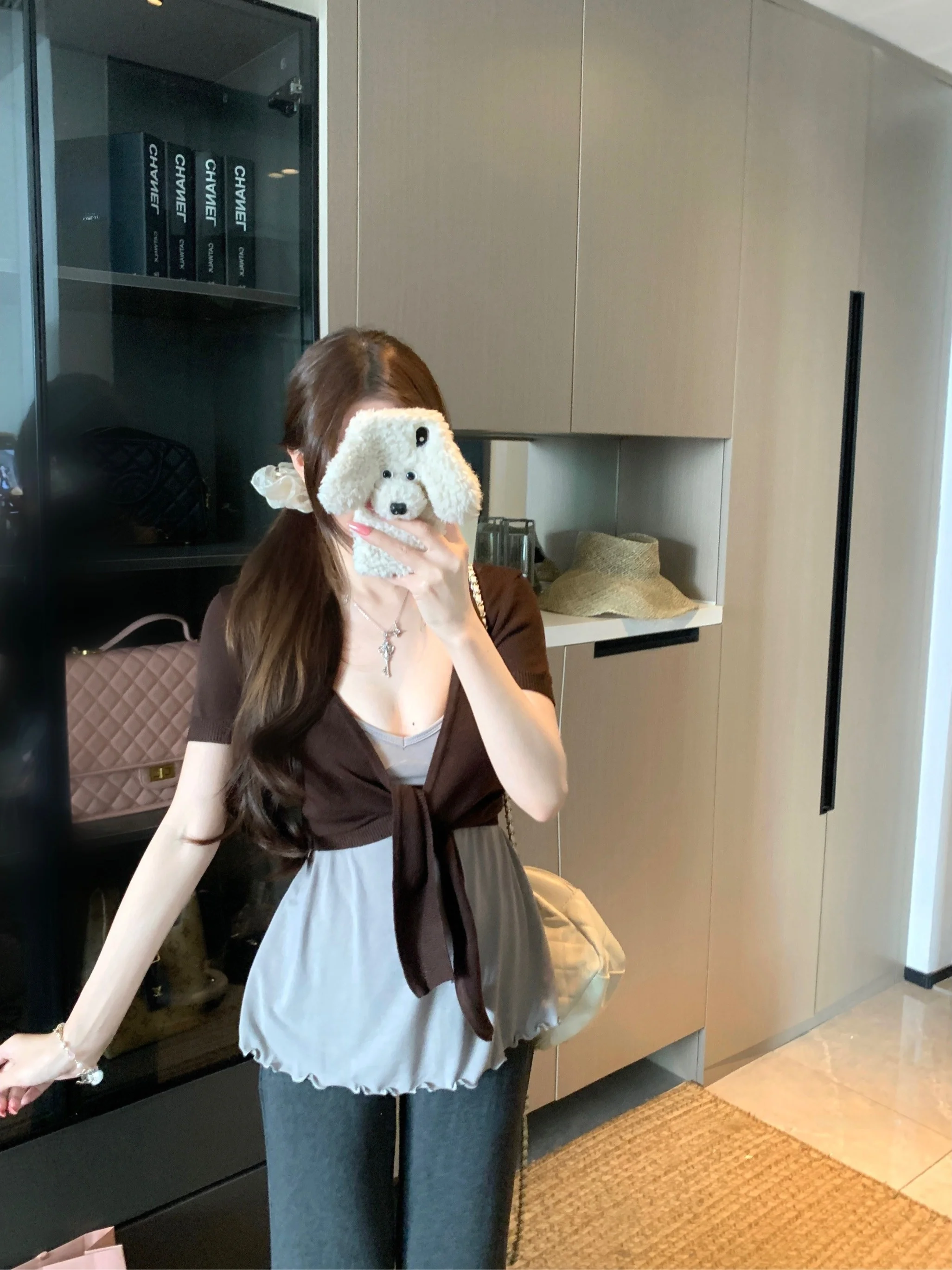 Fashionable Pure Desire Spicy Girl Summer 2026 New Style Belted Short Sleeve Open Cardigan Wood Grain Ruffle Strap Two Piece Set
Fashionable Pure Desire Spicy Girl Summer 2026 New Style Belted Short Sleeve Open Cardigan Wood Grain Ruffle Strap Two Piece Set