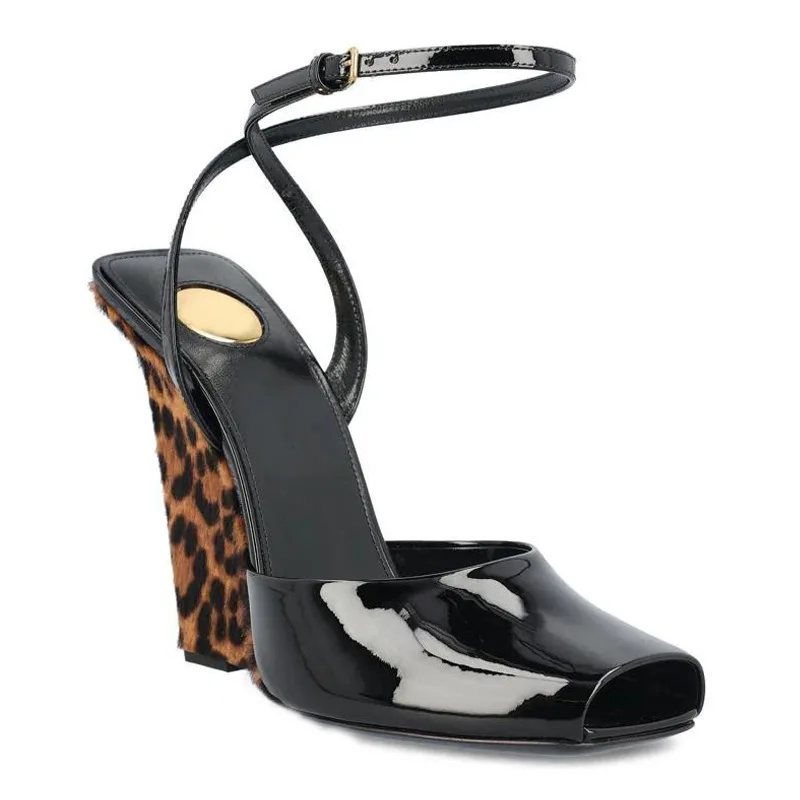2026 Summer New Slope High Heel Sandals Fish Mouth Thick Bottom High Heel Shoes Fashion Party Sexy Women's Large Sandals
2026 Summer New Slope High Heel Sandals Fish Mouth Thick Bottom High Heel Shoes Fashion Party Sexy Women's Large Sandals