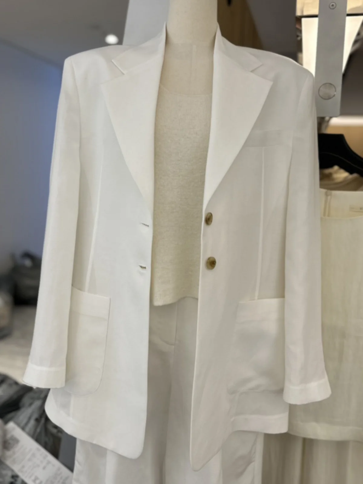 SuperAen Cotton Linen Suit Overcoat Women's 2024 Summer Korean Style Loose Casual Blazer
SuperAen Cotton Linen Suit Overcoat Women's 2024 Summer Korean Style Loose Casual Blazer