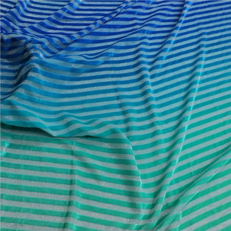 Яркий шелковый полосатый градиентный бархатный тканый спальный платье жоржет 
Яркий шелковый полосатый градиентный бархатный тканый спальный платье жоржет