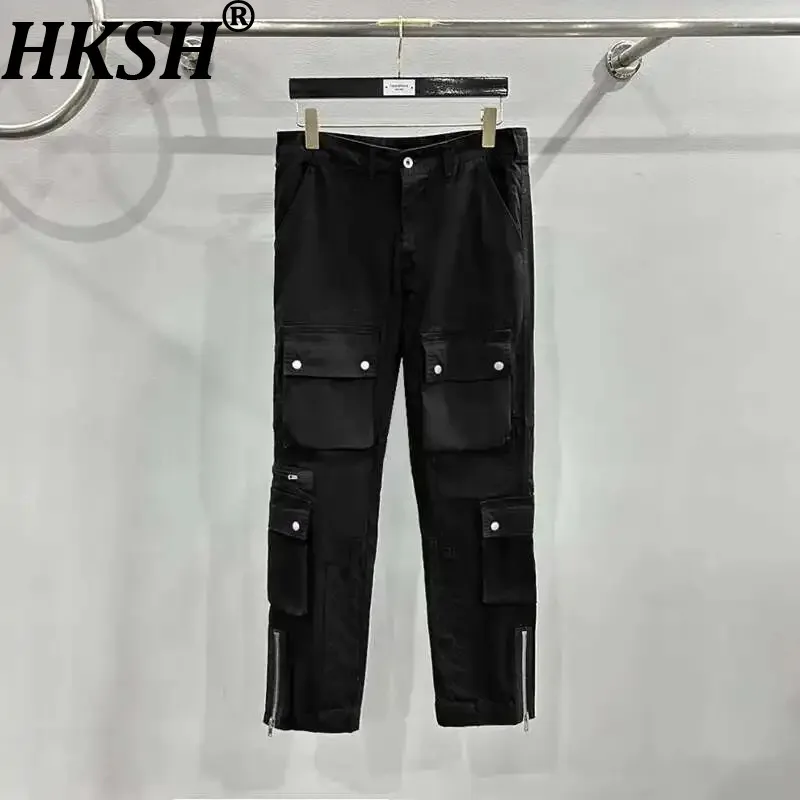 Мужские брюки-карго HKSH в стиле панк, хлопок, весна-осень, новая коллекция, с карманами, на молнии, повседневные, шикарные, HK2042
Мужские брюки-карго HKSH в стиле панк, хлопок, весна-осень, новая коллекция, с карманами, на молнии, повседневные, шикарные, HK2042