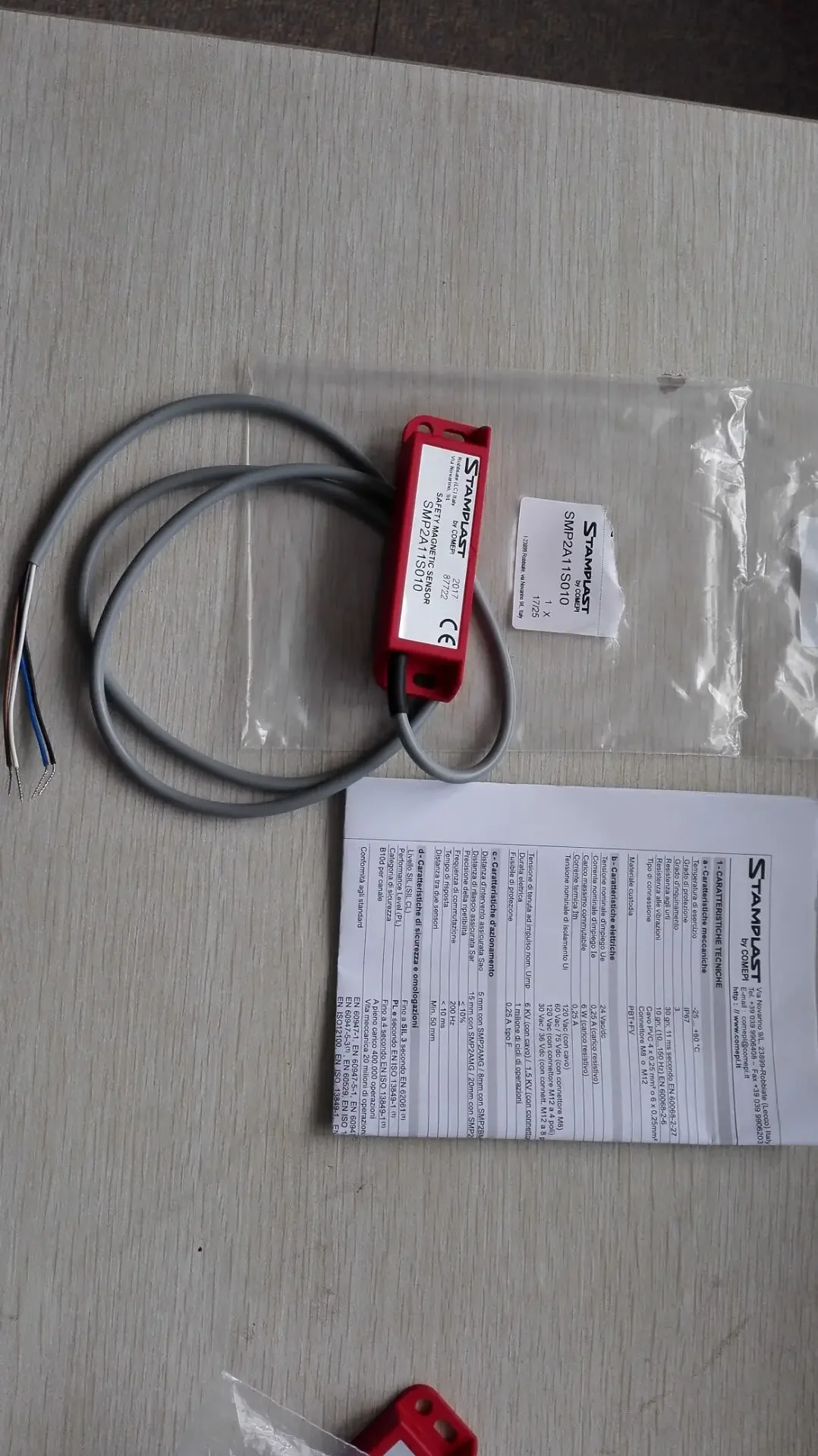 New Original COMEPI security magnetic switch SMP2A11S010+SMP2AMG
New Original COMEPI security magnetic switch SMP2A11S010+SMP2AMG