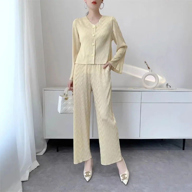 Miyake Pleated Top Set Women Spring Summer 2026 New Short Cardigan with Straight-Leg Wide-Leg Trousers 2Piece Lightweight Fabric
Miyake Pleated Top Set Women Spring Summer 2026 New Short Cardigan with Straight-Leg Wide-Leg Trousers 2Piece Lightweight Fabric
