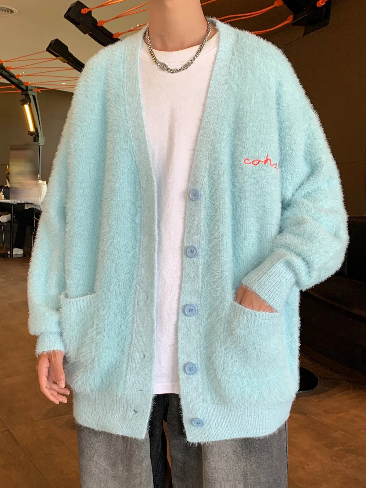 Autumn Winter Men's Knitted Cardigan Sweater Fur V-ne Embroidered Casual Loose Fit Long Sve Youth Faion Sle
Autumn Winter Men's Knitted Cardigan Sweater Fur V-ne Embroidered Casual Loose Fit Long Sve Youth Faion Sle