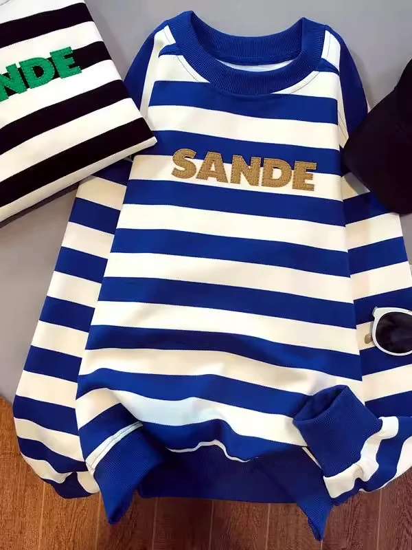 Extra Large 2300 Pound Design Sense Letter Stripe Sweatshirt Women's College Style Loose Belly Covering Anti-Aging Long Sleev...
Extra Large 2300 Pound Design Sense Letter Stripe Sweatshirt Women's College Style Loose Belly Covering Anti-Aging Long Sleev...