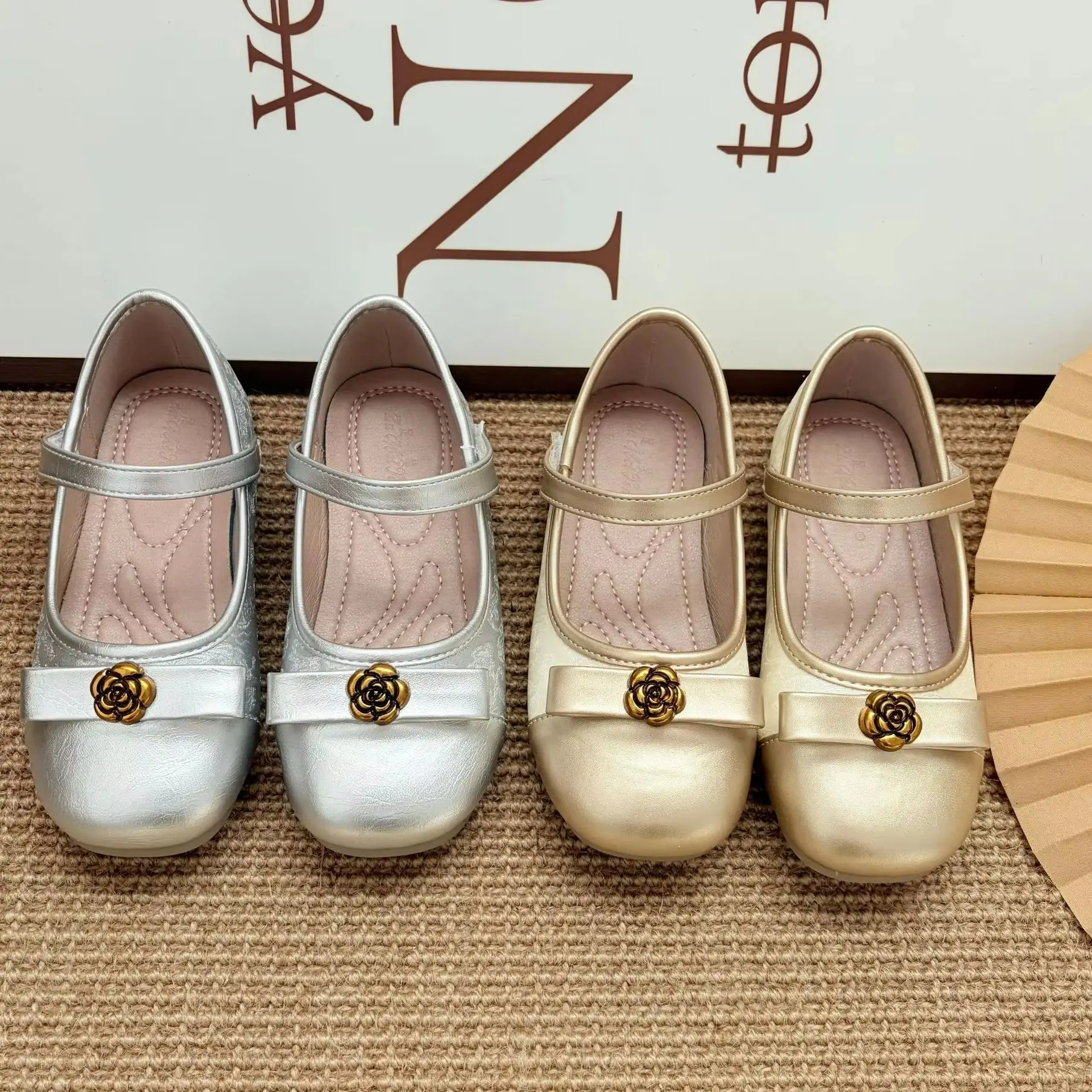 Kids'Casual Shoes PU Leather Spring Fashion Flower Outdoor Flat Bottom For Girls Designer Anti-slip Silver Gold Size 23-35
Kids'Casual Shoes PU Leather Spring Fashion Flower Outdoor Flat Bottom For Girls Designer Anti-slip Silver Gold Size 23-35