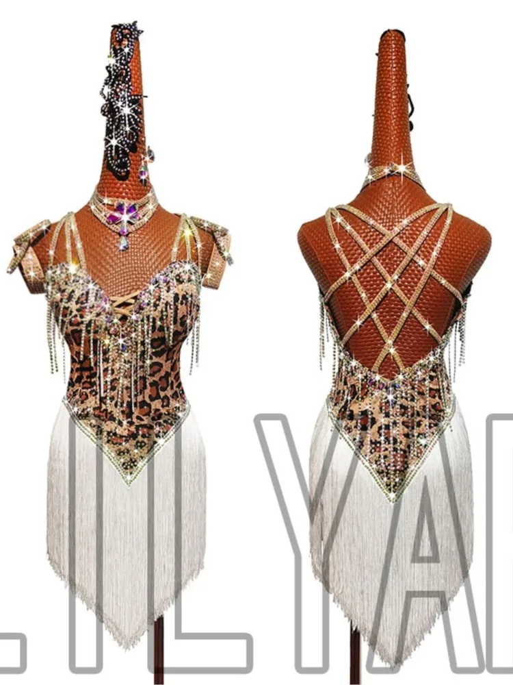 New Latin Dance Competition Performance Art Exam Adult Female Leopard Pattern Sparkling Diamond White Fringe Sexy High End Skirt
New Latin Dance Competition Performance Art Exam Adult Female Leopard Pattern Sparkling Diamond White Fringe Sexy High End Skirt