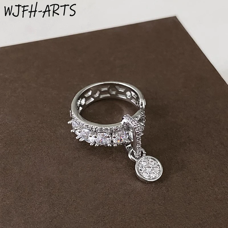 WJFH-ARTS Light Luxury Multi Zircon Inlay Small Pendant Adjustable Finger Ring For Women Creative Elegant Open Rings Party Gifts
WJFH-ARTS Light Luxury Multi Zircon Inlay Small Pendant Adjustable Finger Ring For Women Creative Elegant Open Rings Party Gifts