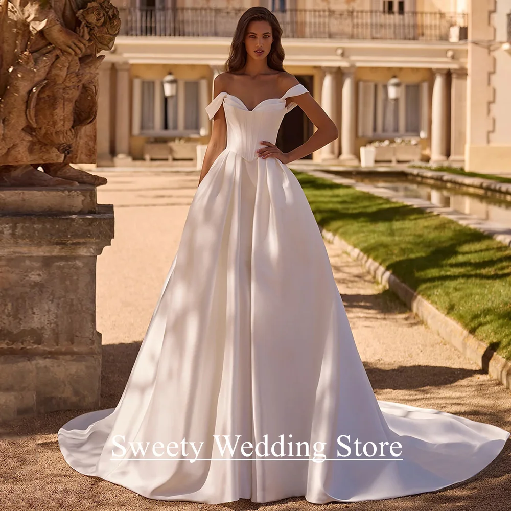 Modern Corset Wedding Dress New Arrival Customized Off Shoulder V Neck Pleat Sweep Train Back Zipper Satin Bridal Gowns
Modern Corset Wedding Dress New Arrival Customized Off Shoulder V Neck Pleat Sweep Train Back Zipper Satin Bridal Gowns