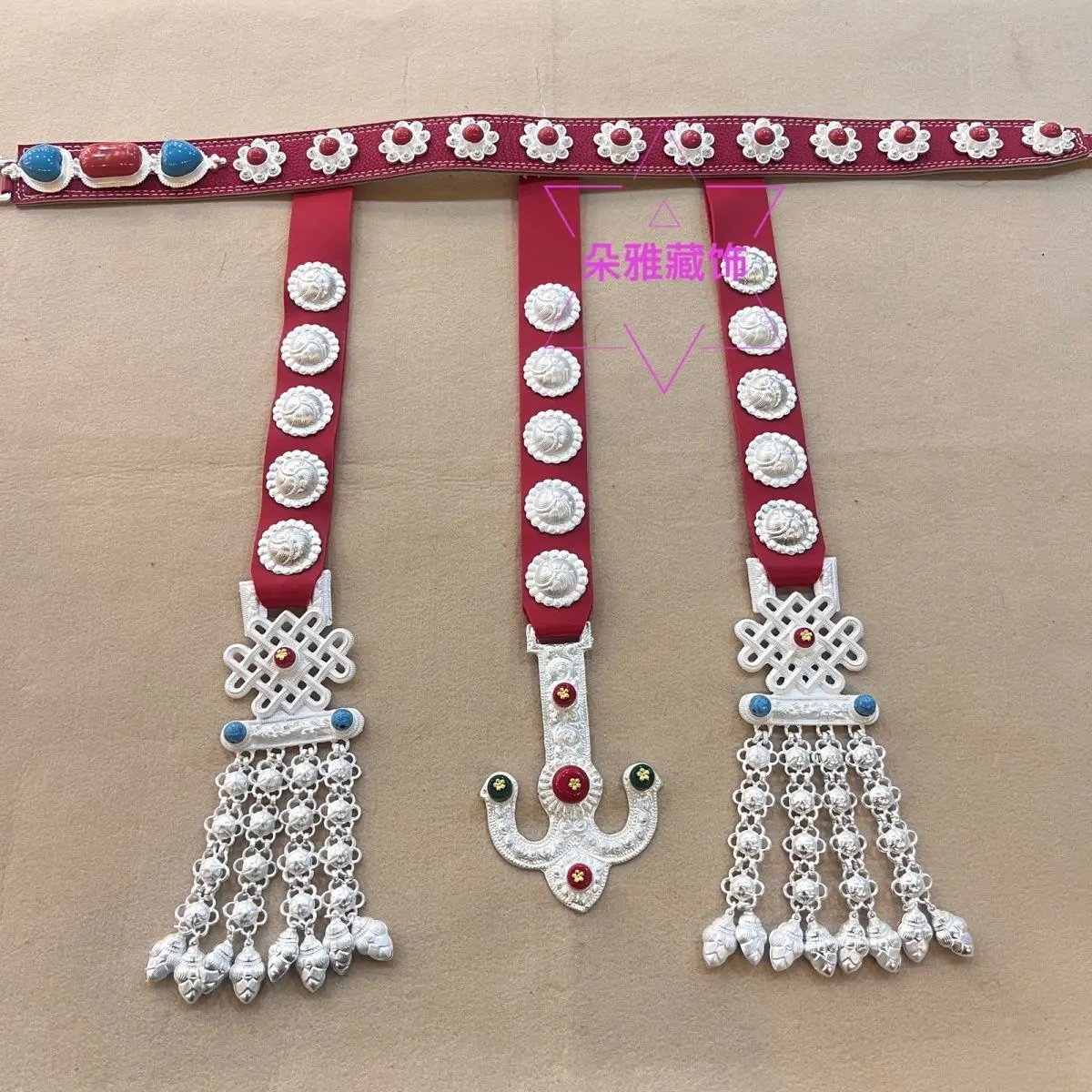 New Tibetan Children's Suit (Four-piece Set) Tibetan Jewelry Ethnic Style Accessories
New Tibetan Children's Suit (Four-piece Set) Tibetan Jewelry Ethnic Style Accessories