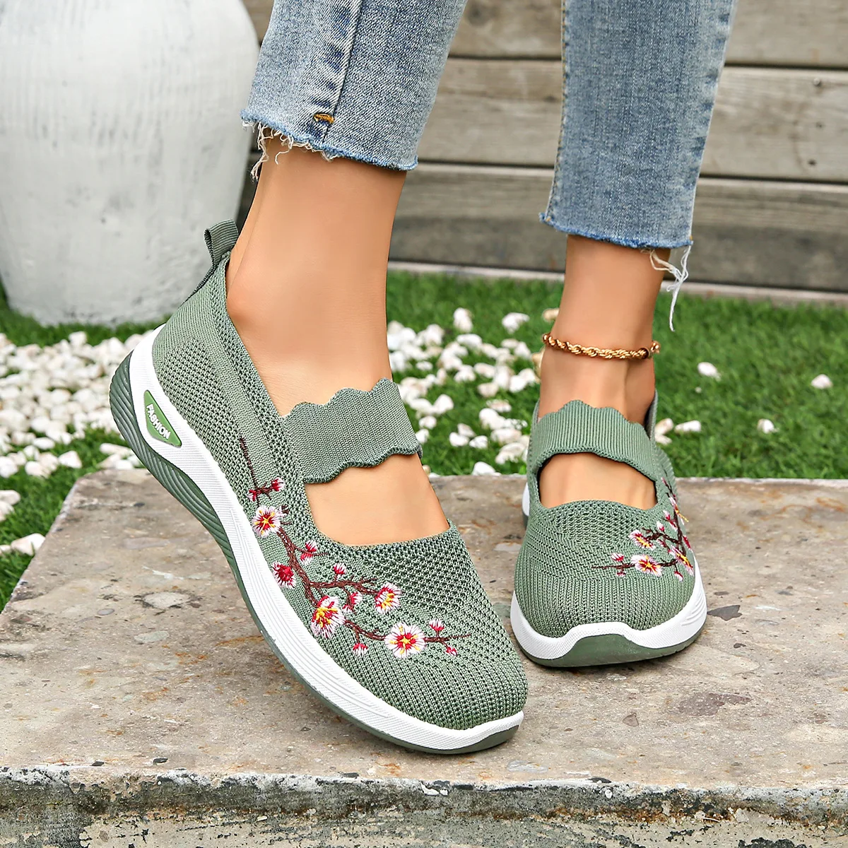 Ladies Flat Slip On Soft Sole Casual Loafers Breathable Comfortable Mom Walking Shoes Lightweight Cloth Shoes
Ladies Flat Slip On Soft Sole Casual Loafers Breathable Comfortable Mom Walking Shoes Lightweight Cloth Shoes