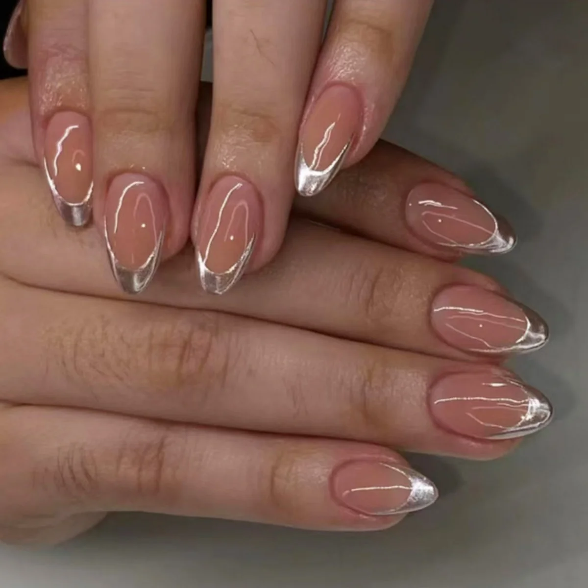 24pcs French Argent Design Fake Nails Wearable Simple Short Almond False Nails Press on Fashion Nude Round Head Manicure Tips
24pcs French Argent Design Fake Nails Wearable Simple Short Almond False Nails Press on Fashion Nude Round Head Manicure Tips