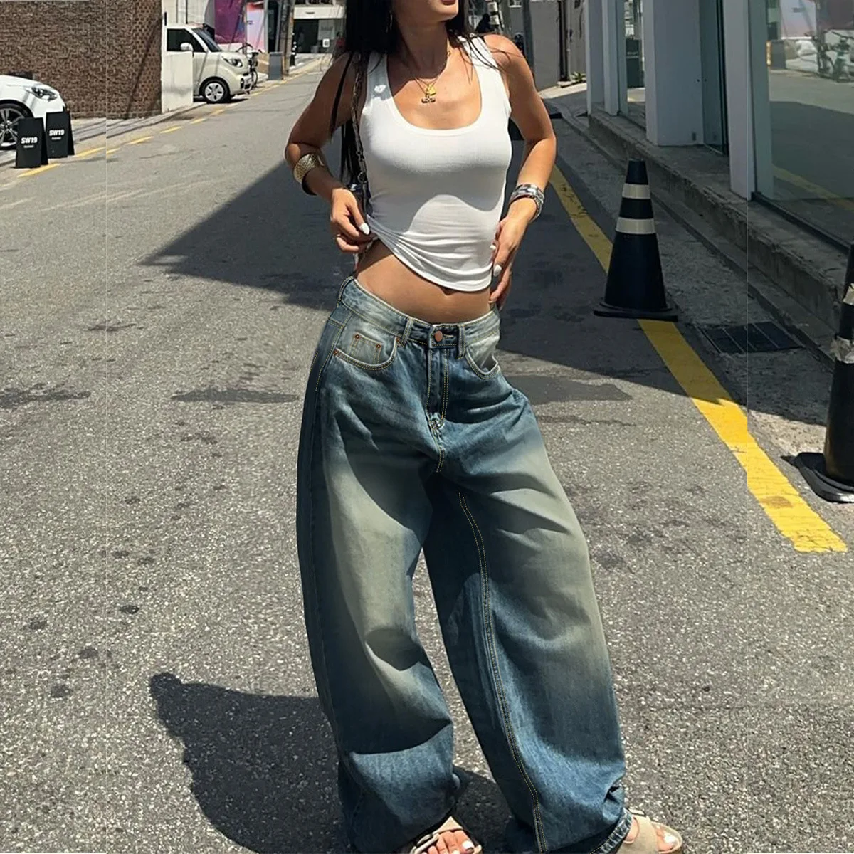 Retro High Waist Wide Leg Jeans Women's Autumn Casual Washed Back Pocket Design Versatile Denim Pants Ladies Premium Quality
Retro High Waist Wide Leg Jeans Women's Autumn Casual Washed Back Pocket Design Versatile Denim Pants Ladies Premium Quality