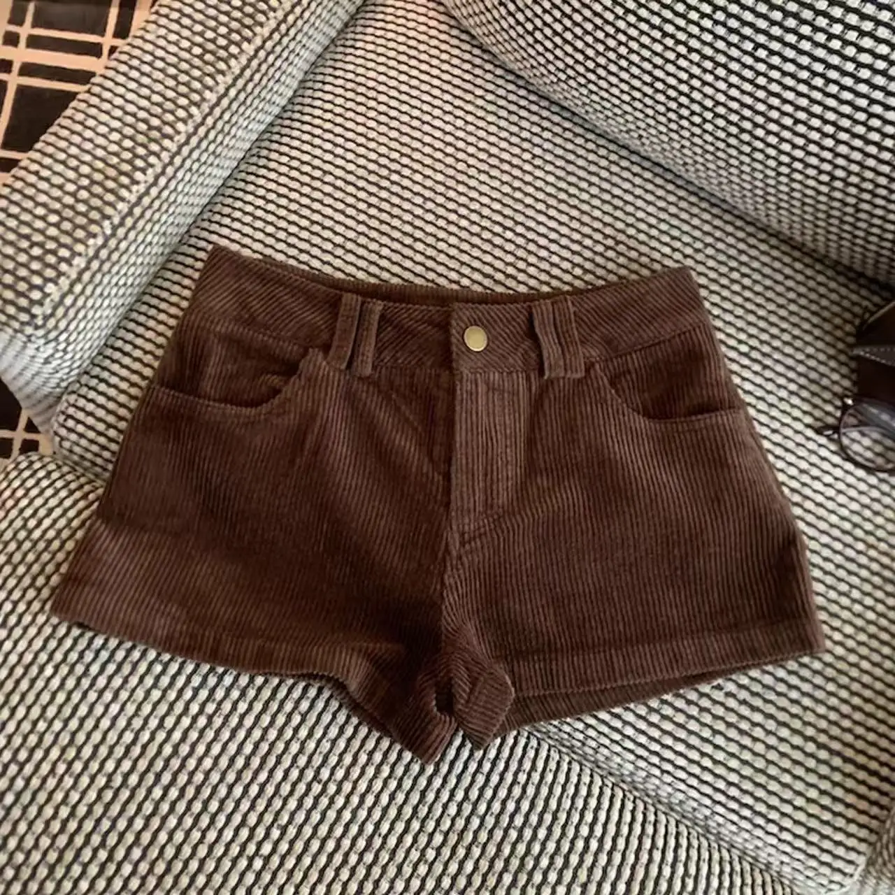 2026 Spring and Summer New Corduroy High Waist Hip Shorts Spice Girls Wear Small A-shaped Hot Pants Outside
2026 Spring and Summer New Corduroy High Waist Hip Shorts Spice Girls Wear Small A-shaped Hot Pants Outside