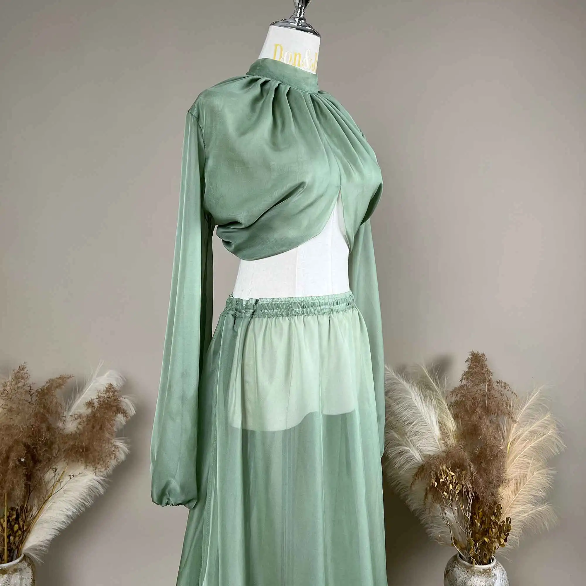 Don&Judy Luxury Chiffon Minimalist Silhouette with Dramatic Floor Length Train Maternity Dress Embroidery Maternity Dress
Don&Judy Luxury Chiffon Minimalist Silhouette with Dramatic Floor Length Train Maternity Dress Embroidery Maternity Dress