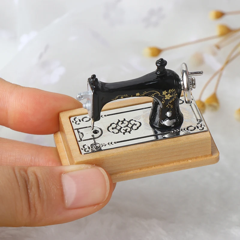 Dollhouse Miniature Sewing Machine with Scissors Thread Cloth 1/12
Dollhouse Miniature Sewing Machine with Scissors Thread Cloth 1/12