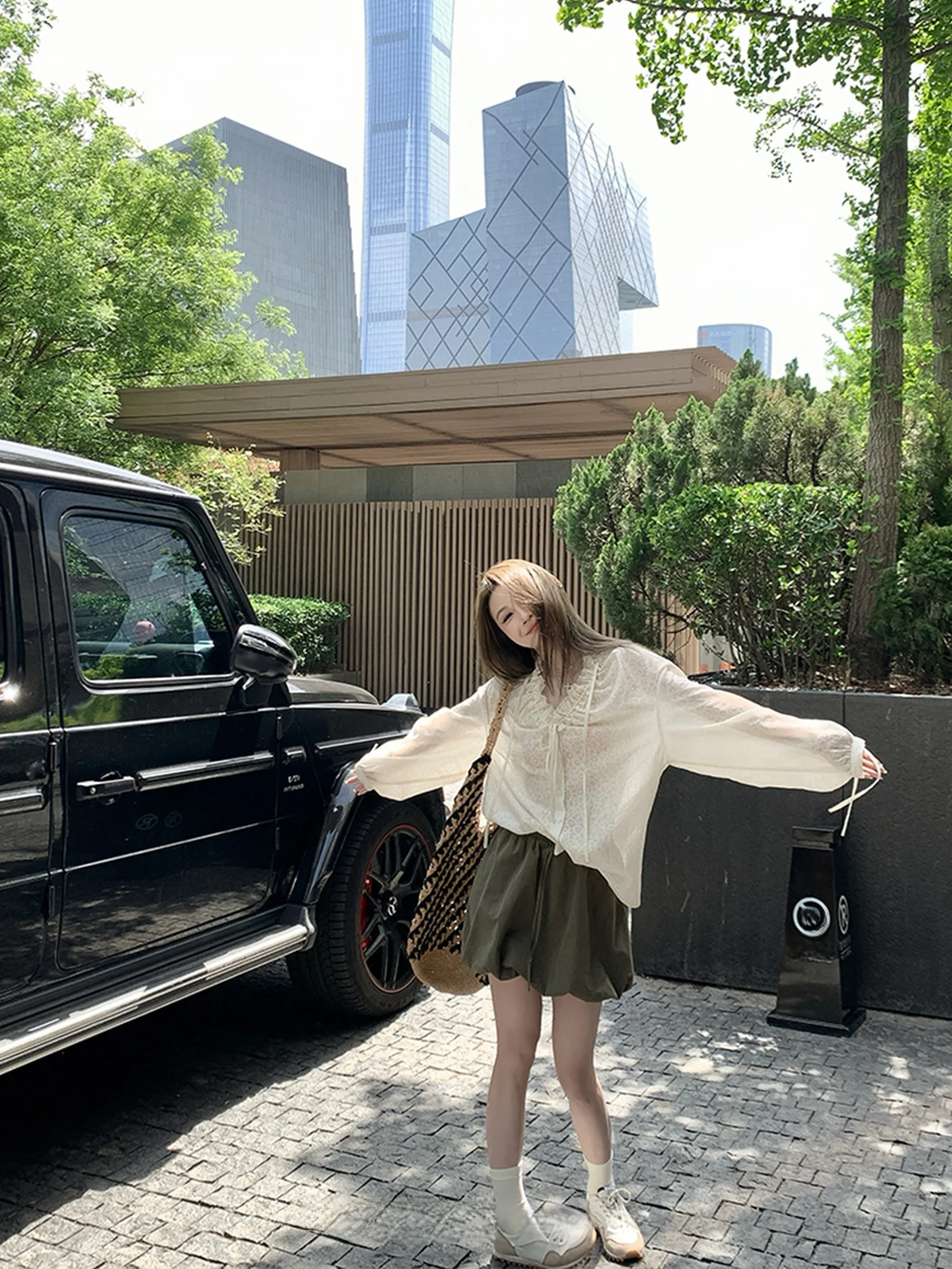 Loose Fit Leopard Print Silk irt Sun Protection Long Sve V Ne Women's Casual Top by Wang Jie Kong
Loose Fit Leopard Print Silk irt Sun Protection Long Sve V Ne Women's Casual Top by Wang Jie Kong