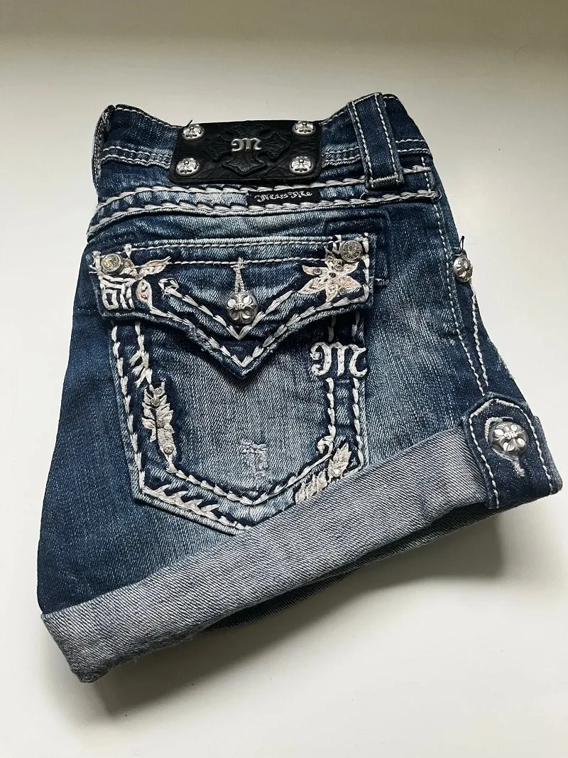 Trendy fashion letter embroidery pattern oversized jeans women's Y2K high street retro loose multi pocket high waist shorts
Trendy fashion letter embroidery pattern oversized jeans women's Y2K high street retro loose multi pocket high waist shorts