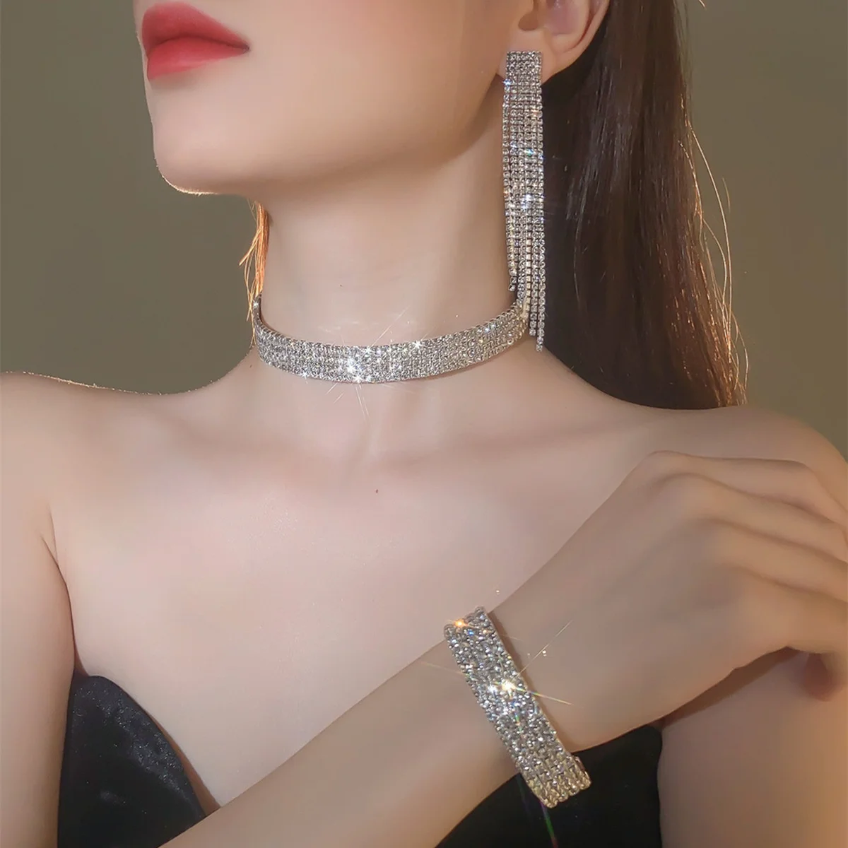 3 Pieces Women Rhinestone Jewelry Set Rhinestone Tassel Choker Necklace Fringe Bracelet Crystal Dangling Earring for Wedding
3 Pieces Women Rhinestone Jewelry Set Rhinestone Tassel Choker Necklace Fringe Bracelet Crystal Dangling Earring for Wedding