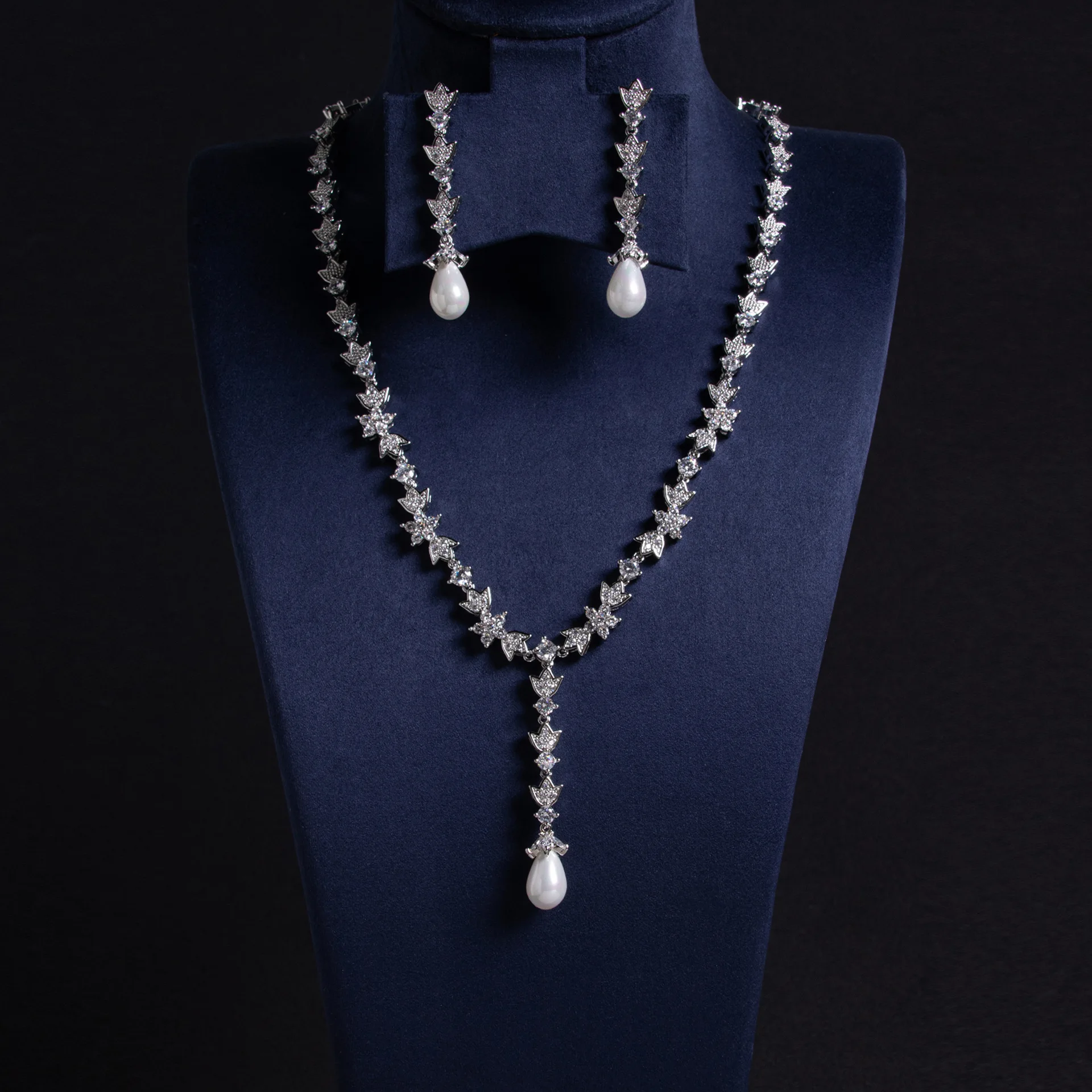Light Luxury Geometric Pearl Teardrop Jewelry Set Inlaid Cubic Zirconia Exaggerated Necklace Earrings Women Party Jewelry Gift
Light Luxury Geometric Pearl Teardrop Jewelry Set Inlaid Cubic Zirconia Exaggerated Necklace Earrings Women Party Jewelry Gift