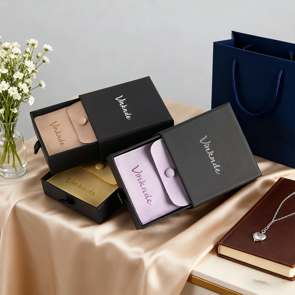 10*10*2.5cm Black Cardboard Jewelry Box with Insert Microfiber Snap Pouch for Ring Bracelet Earrings Necklace Christmas Gift Box
10*10*2.5cm Black Cardboard Jewelry Box with Insert Microfiber Snap Pouch for Ring Bracelet Earrings Necklace Christmas Gift Box