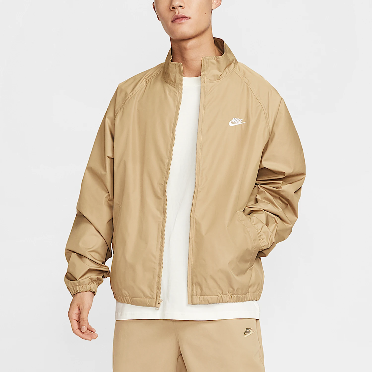 Мужская свободная тканая куртка с воротником-стойкой Nike Originals Sportswear HV1140-297
Мужская свободная тканая куртка с воротником-стойкой Nike Originals Sportswear HV1140-297