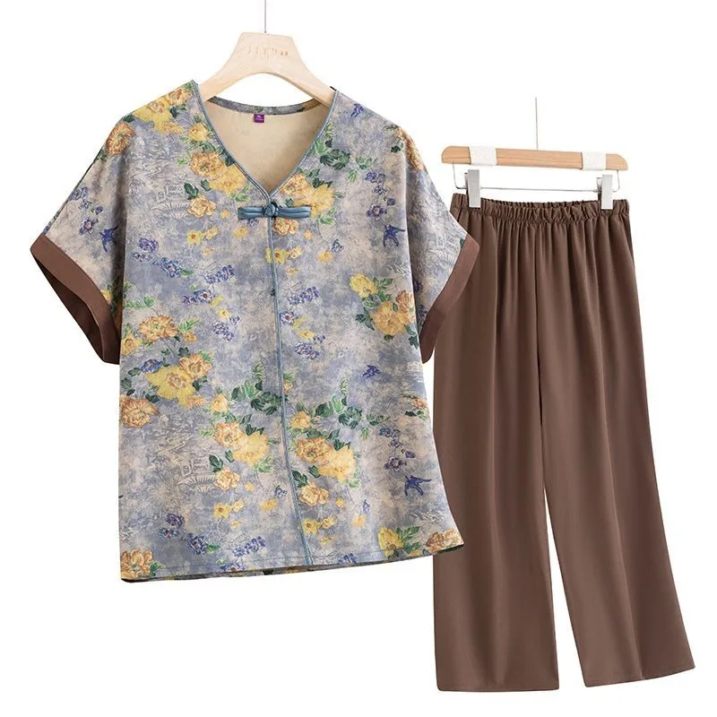 New Chinese Style Mom Two Piece Set Summer Loose Floral Frog Button Top Elastic Waist Pants
New Chinese Style Mom Two Piece Set Summer Loose Floral Frog Button Top Elastic Waist Pants
