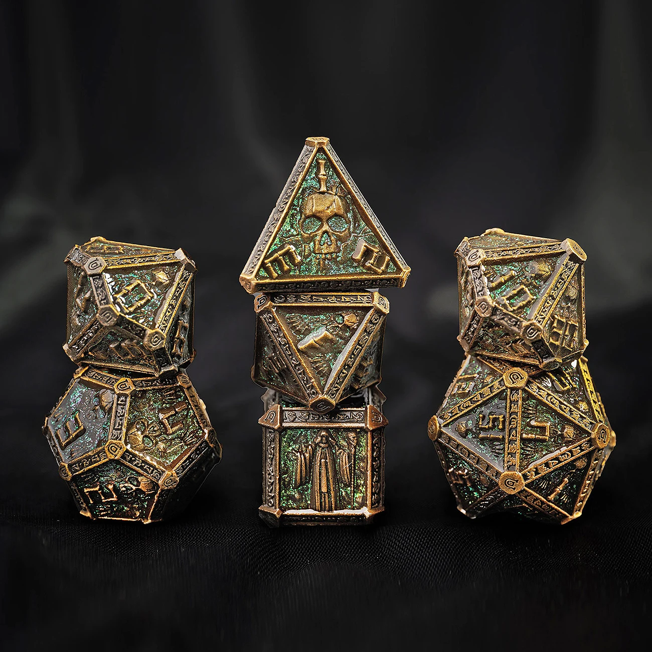 7-piece set of metal solid dice, multi-faceted math teaching dice, suitable for role-playing games and board games: D20D6D100D10
7-piece set of metal solid dice, multi-faceted math teaching dice, suitable for role-playing games and board games: D20D6D100D10