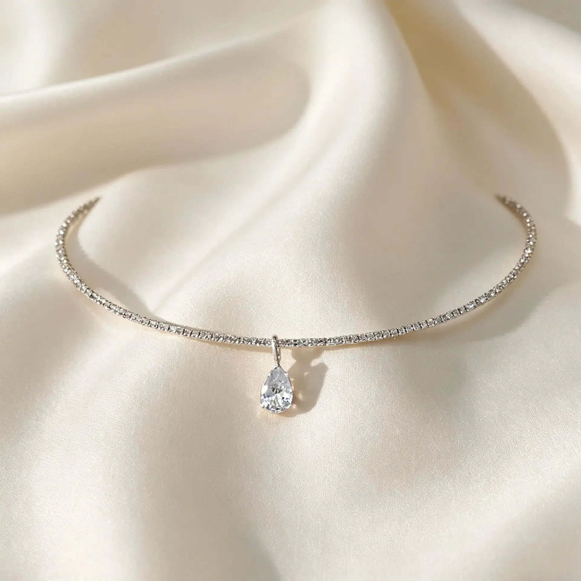 Water Drop Pendant Choker Necklace Wedding Luxury Rhinestone Accessories Fashion 2025 Charms Jewelry High Quality Gift
Water Drop Pendant Choker Necklace Wedding Luxury Rhinestone Accessories Fashion 2025 Charms Jewelry High Quality Gift