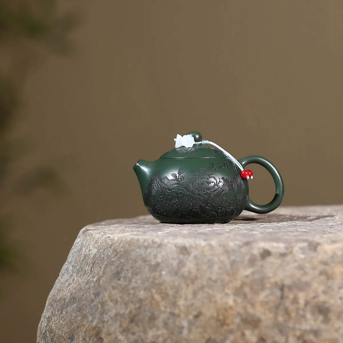 Handmade Yixing Purple Clay Teapot Famous Ore Dark Green Mud Literati Peony Xishi Pile Ball Hole 160C
Handmade Yixing Purple Clay Teapot Famous Ore Dark Green Mud Literati Peony Xishi Pile Ball Hole 160C