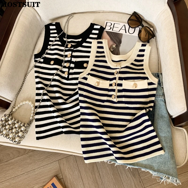 Сексуальные стильные женские свитера, жилеты, лето 2025, тонкие вязаные укороченные топы без рукавов с золотыми пуговицами, футболки, модные шикарные женские джемперы
Сексуальные стильные женские свитера, жилеты, лето 2025, тонкие вязаные укороченные топы без рукавов с золотыми пуговицами, футболки, модные шикарные женские джемперы