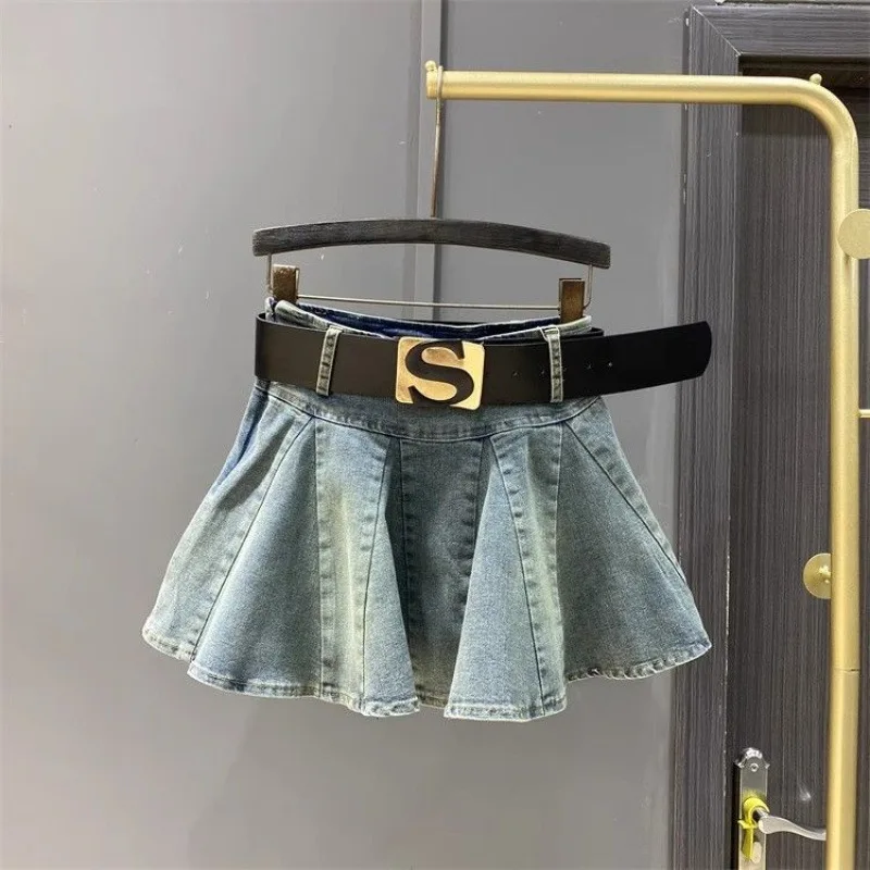 Women's denim short skirt - spring and summer style, age-reducing, versatile, high-waisted, slimming A-line, anti-exposure
Women's denim short skirt - spring and summer style, age-reducing, versatile, high-waisted, slimming A-line, anti-exposure