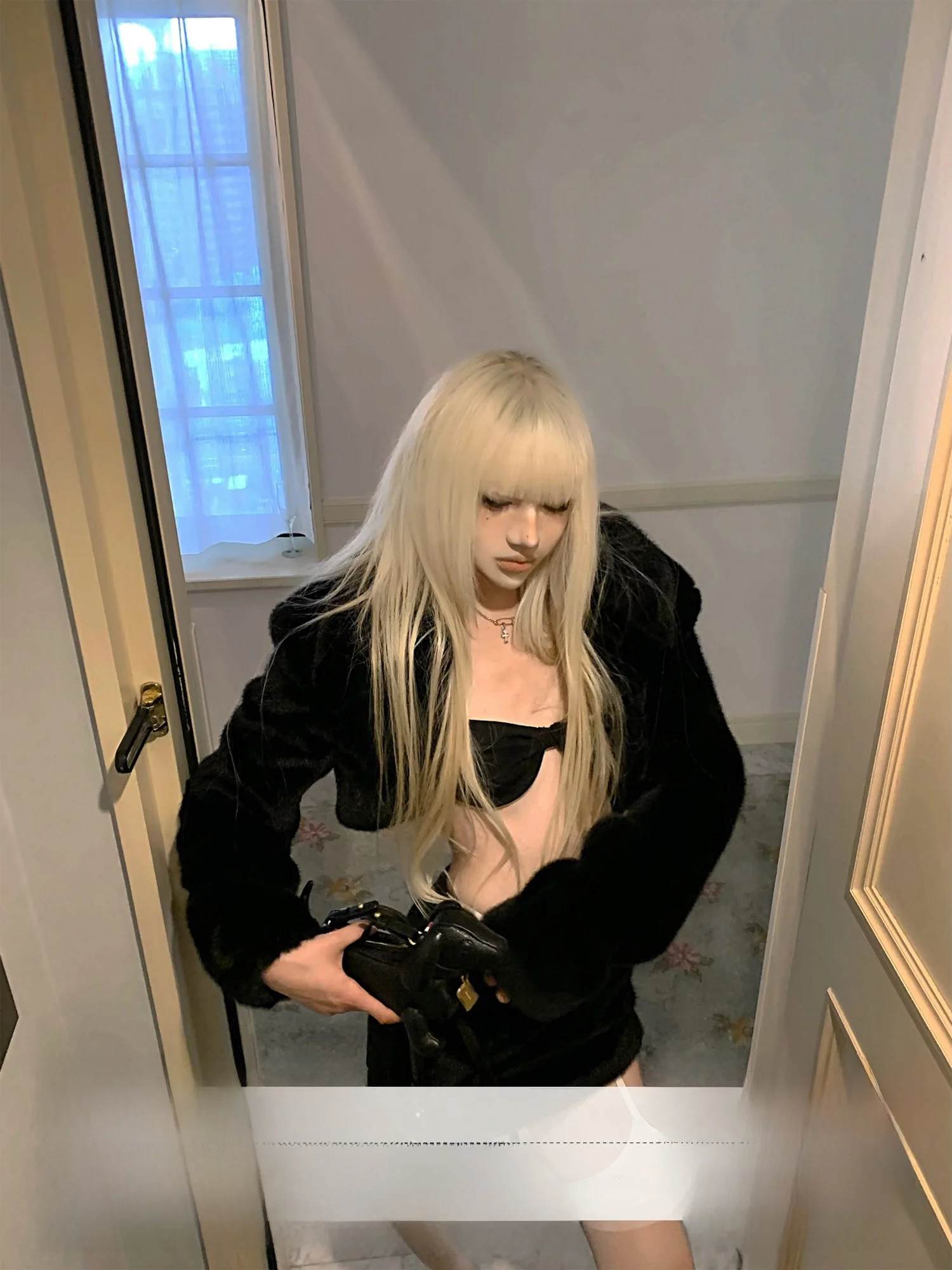 Dark Glory Short Fur Coat Black Collar Trimmed Slim Fit Polyester Viscose Leather Jacket Women's Fashion Autumn Winter Coat
Dark Glory Short Fur Coat Black Collar Trimmed Slim Fit Polyester Viscose Leather Jacket Women's Fashion Autumn Winter Coat