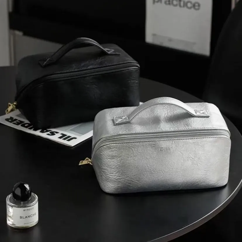 Large Capacity Portable Women's Makeup Bag Waterproof Travel Storage Bag New 2025 Stylish Bag Handbag PU Leather
Large Capacity Portable Women's Makeup Bag Waterproof Travel Storage Bag New 2025 Stylish Bag Handbag PU Leather