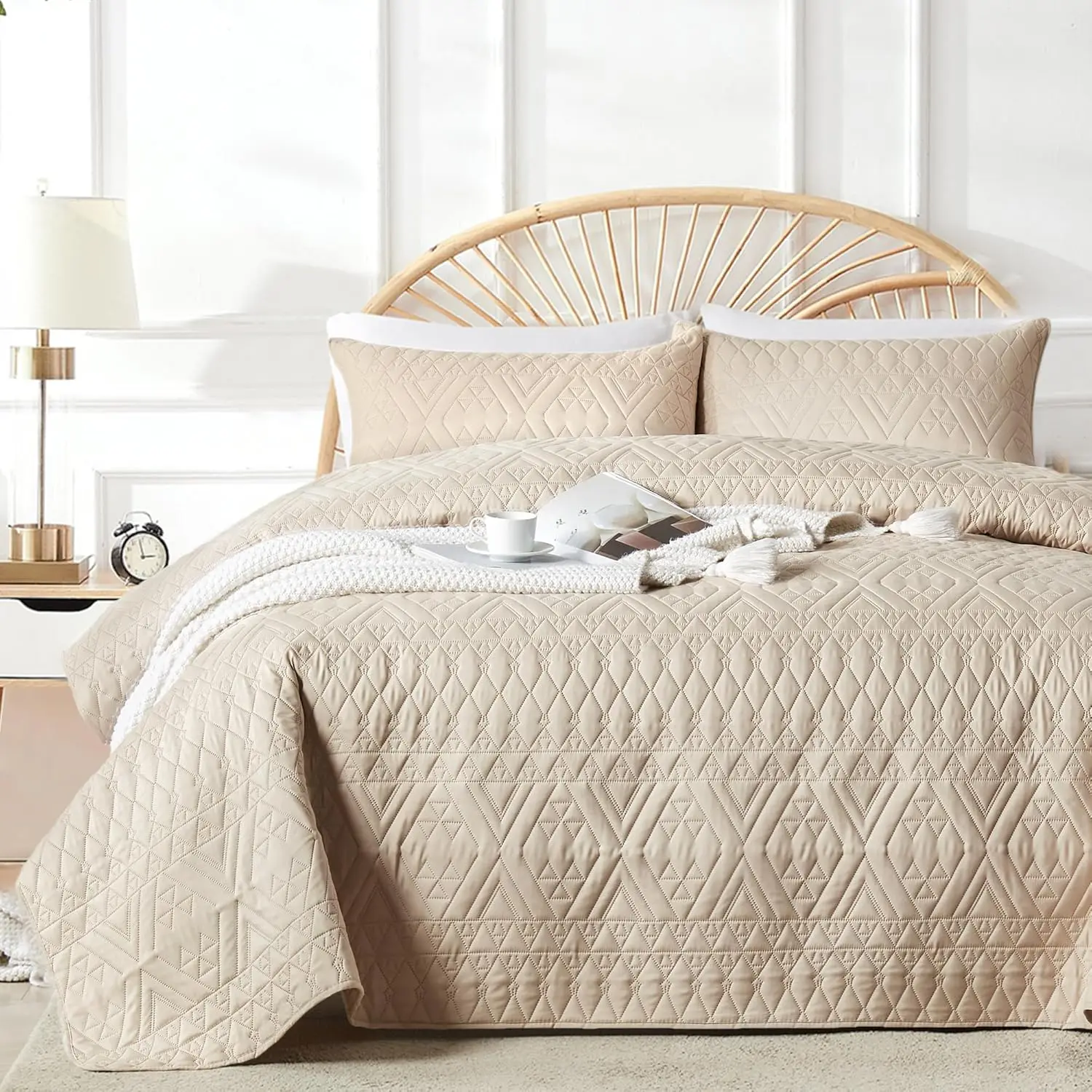 Full/Queen Quilt Set, Beige Lightweight Microfiber Bedspread, Geometric 3-Piece
Full/Queen Quilt Set, Beige Lightweight Microfiber Bedspread, Geometric 3-Piece
