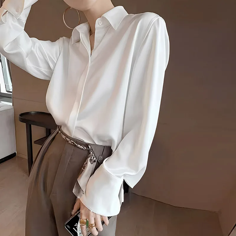 Осенняя элегантная атласная белая женская блузка, новинка 2023 года, однобортная корейская повседневная свободная офисная женская рубашка с длинным рукавом, женские рубашки 
Осенняя элегантная атласная белая женская блузка, новинка 2023 года, однобортная корейская повседневная свободная офисная женская рубашка с длинным рукавом, женские рубашки