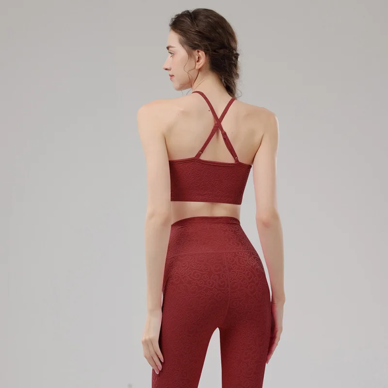 Сексуальный 3D жаккардовый костюм для йоги для женщин с бюстгальтером на тонких бретельках, высокоэластичная спортивная одежда для пилатеса с открытой спиной
Сексуальный 3D жаккардовый костюм для йоги для женщин с бюстгальтером на тонких бретельках, высокоэластичная спортивная одежда для пилатеса с открытой спиной
