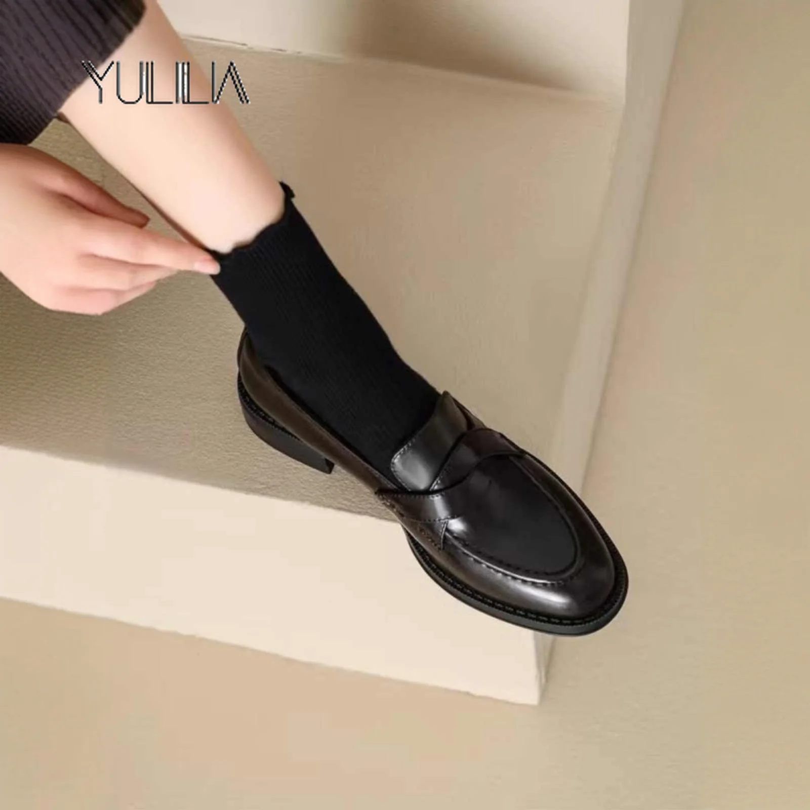 YULILIA/женские лоферы из мягкой кожи в стиле ретро с одной педалью, универсальные маленькие кожаные туфли на мягкой подошве в британском стиле, круглые туфли из мягкой кожи
YULILIA/женские лоферы из мягкой кожи в стиле ретро с одной педалью, универсальные маленькие кожаные туфли на мягкой подошве в британском стиле, круглые туфли из мягкой кожи