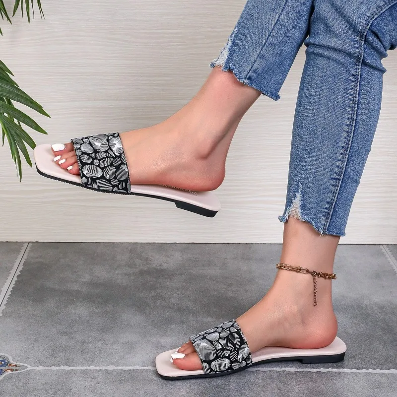 2024 Ankle Strap Slip on Flat Slippers for Women Outwear Summer New Round Head Open Toe Thick Sole Outdoor Sandals
2024 Ankle Strap Slip on Flat Slippers for Women Outwear Summer New Round Head Open Toe Thick Sole Outdoor Sandals
