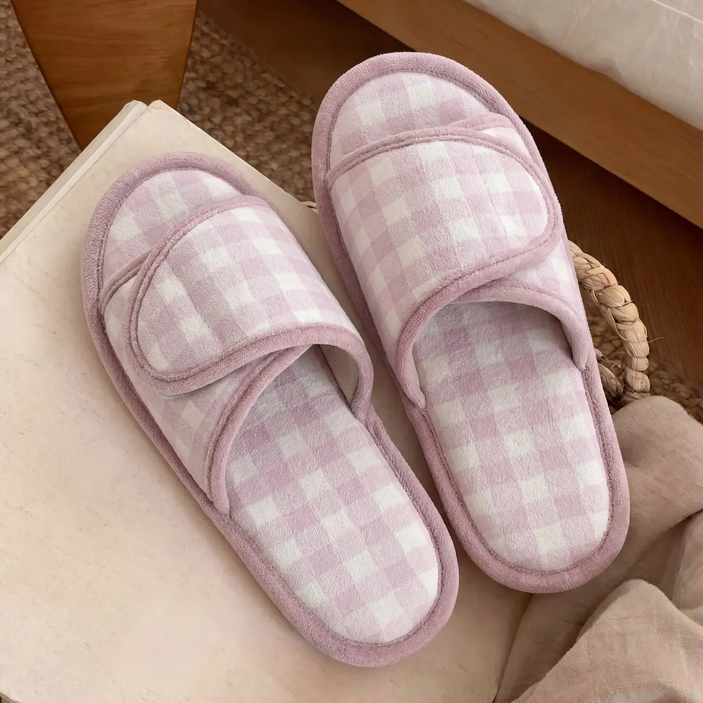 Plaid Velcro Fabric Couple Bedroom Slippers Sweat Absorbent Silent Soft Sole Linen Cotton Slippers Cute Ins Slippers
Plaid Velcro Fabric Couple Bedroom Slippers Sweat Absorbent Silent Soft Sole Linen Cotton Slippers Cute Ins Slippers