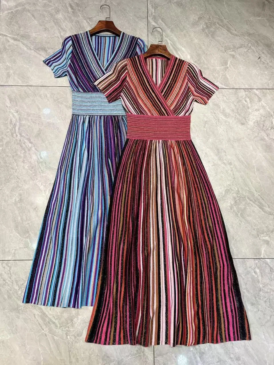 2025 New Women's Sequined Striped Long Dress Elastic Waist V-Neck Short Sleeve Slim Female Knitted Robe
2025 New Women's Sequined Striped Long Dress Elastic Waist V-Neck Short Sleeve Slim Female Knitted Robe