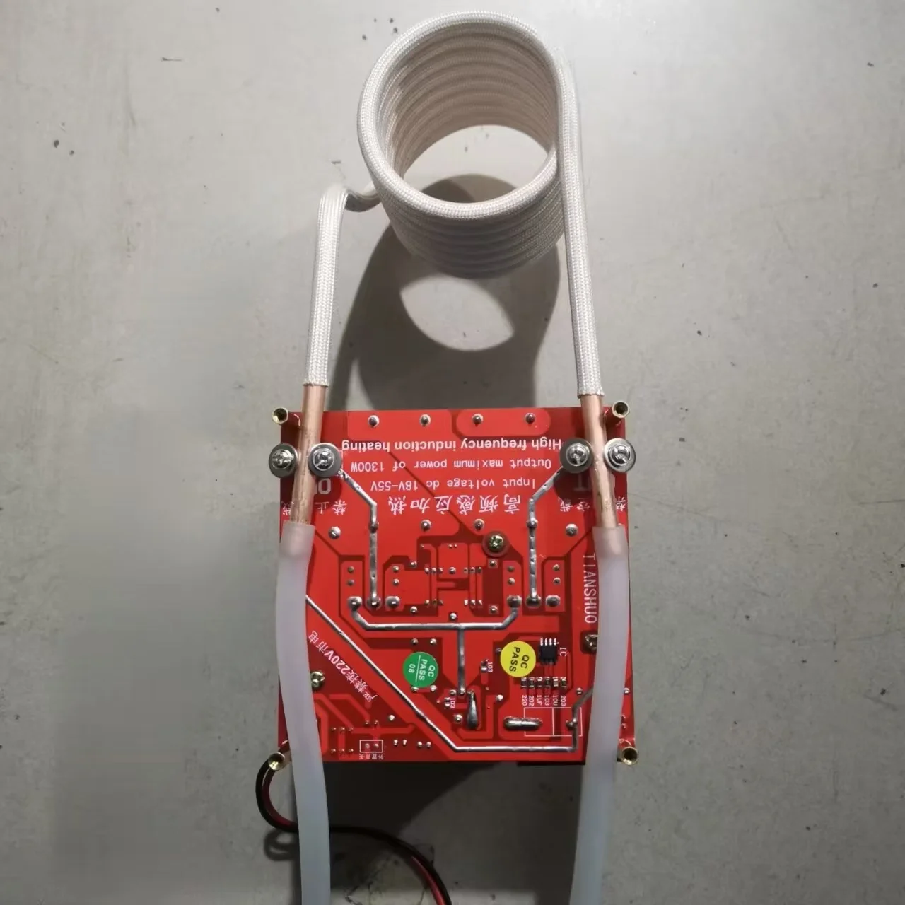 High Frequency Induction Heating Machine 1200w Can Only Heat Iron Material, Not Welding and Quenching
High Frequency Induction Heating Machine 1200w Can Only Heat Iron Material, Not Welding and Quenching