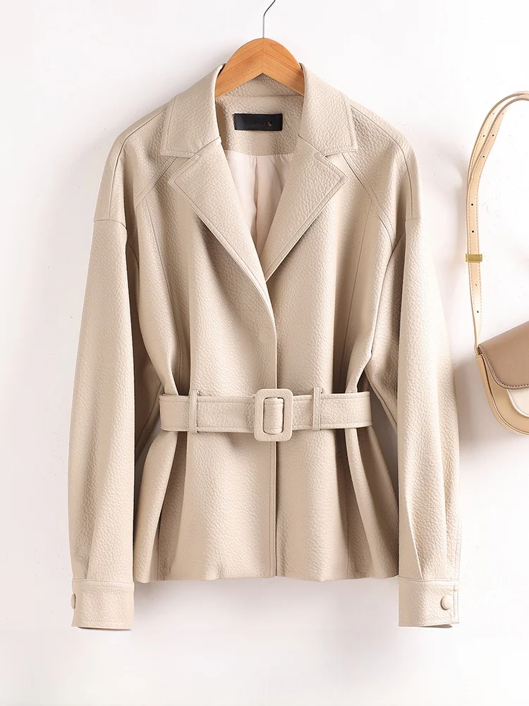 Кожаная куртка с эффектом похудения для женщин, короткая, весенне-осенняя, универсальная, в корейском стиле, из овчины Хайнин, новая модель, с поясом.
Кожаная куртка с эффектом похудения для женщин, короткая, весенне-осенняя, универсальная, в корейском стиле, из овчины Хайнин, новая модель, с поясом.