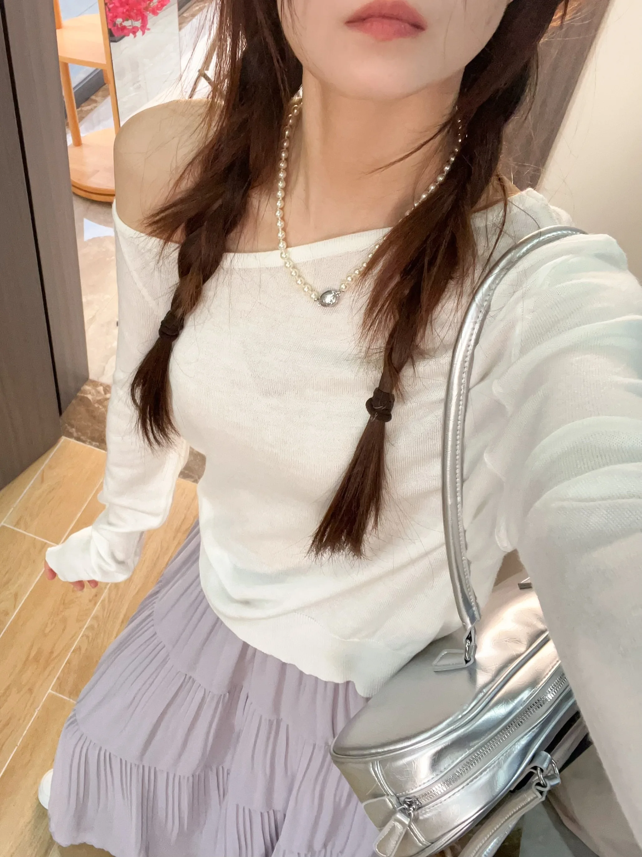 Shoulder Bared Knitted Sweater Women's Loose Lazy Style Spring Summer Soft Lightweight Long Sleeve Top Cover up Sweet Style
Shoulder Bared Knitted Sweater Women's Loose Lazy Style Spring Summer Soft Lightweight Long Sleeve Top Cover up Sweet Style