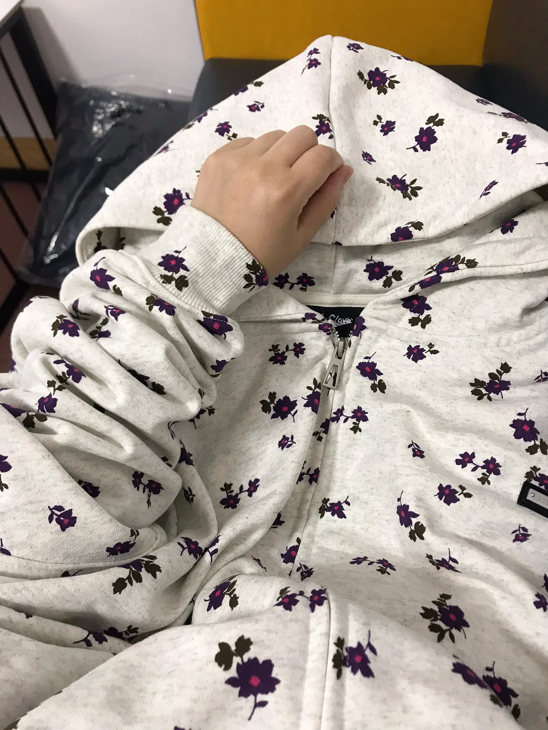 Ретро-кардиган с американским цветочным принтом, свободный, с капюшоном, на молнии, в стиле Lazy Chic, для пар, верхняя одежда
Ретро-кардиган с американским цветочным принтом, свободный, с капюшоном, на молнии, в стиле Lazy Chic, для пар, верхняя одежда