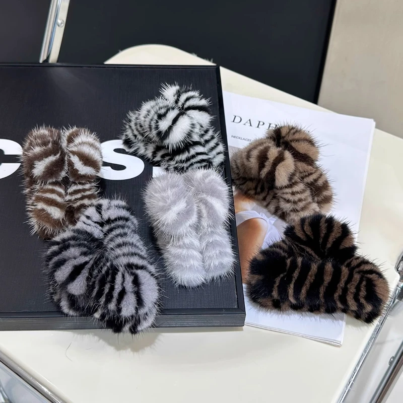 New Women Cute Hairpin Plush Natural Mink Fur Striped Hair Claw Elegant Temperament Real Fur Hairgrips Fashion Hair Accessories
New Women Cute Hairpin Plush Natural Mink Fur Striped Hair Claw Elegant Temperament Real Fur Hairgrips Fashion Hair Accessories