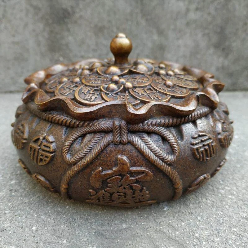 Antique copper collection jar with lid exquisite relief attracting wealth and treasure storage jar creative home decoration
Antique copper collection jar with lid exquisite relief attracting wealth and treasure storage jar creative home decoration