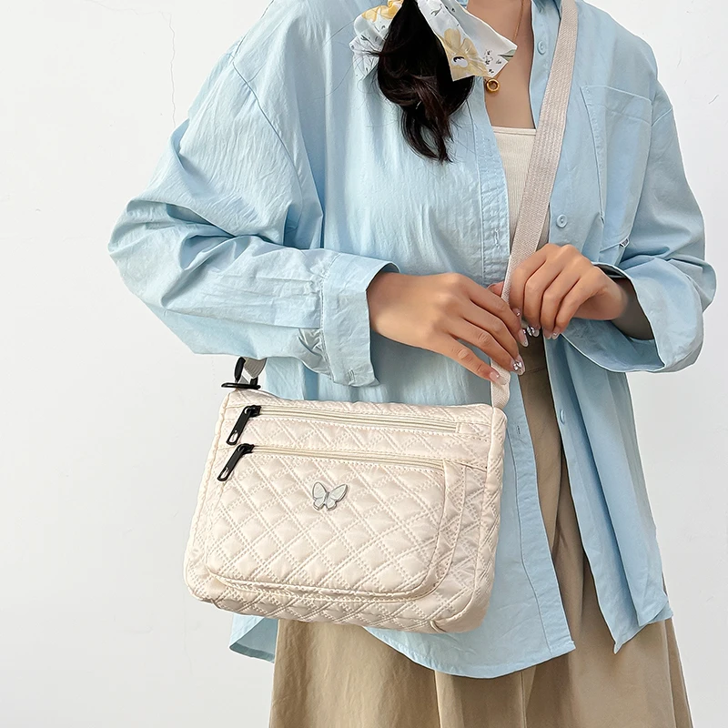 Neutral square bag, suitable for both men and women; ideal for travel and photography; cross-body design; simple in design.
Neutral square bag, suitable for both men and women; ideal for travel and photography; cross-body design; simple in design.