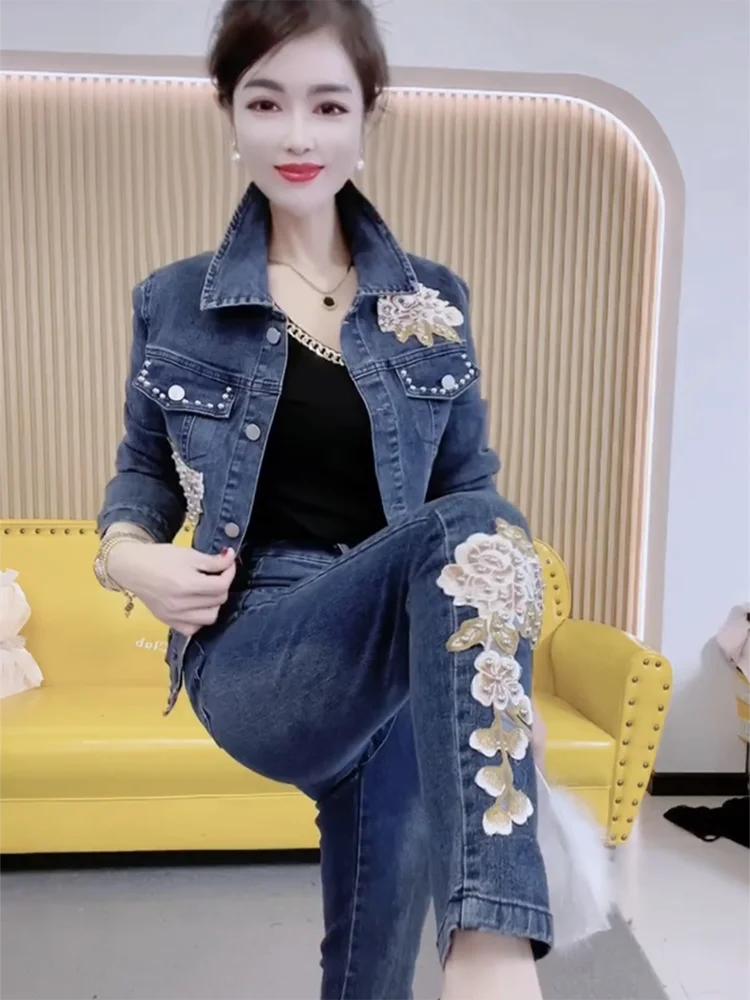 European Style Suit Fashion Outfit Women New Flower embroidery Denim Jacket Short Jacket & Jeans Pants Two-Piece Set Female
European Style Suit Fashion Outfit Women New Flower embroidery Denim Jacket Short Jacket & Jeans Pants Two-Piece Set Female