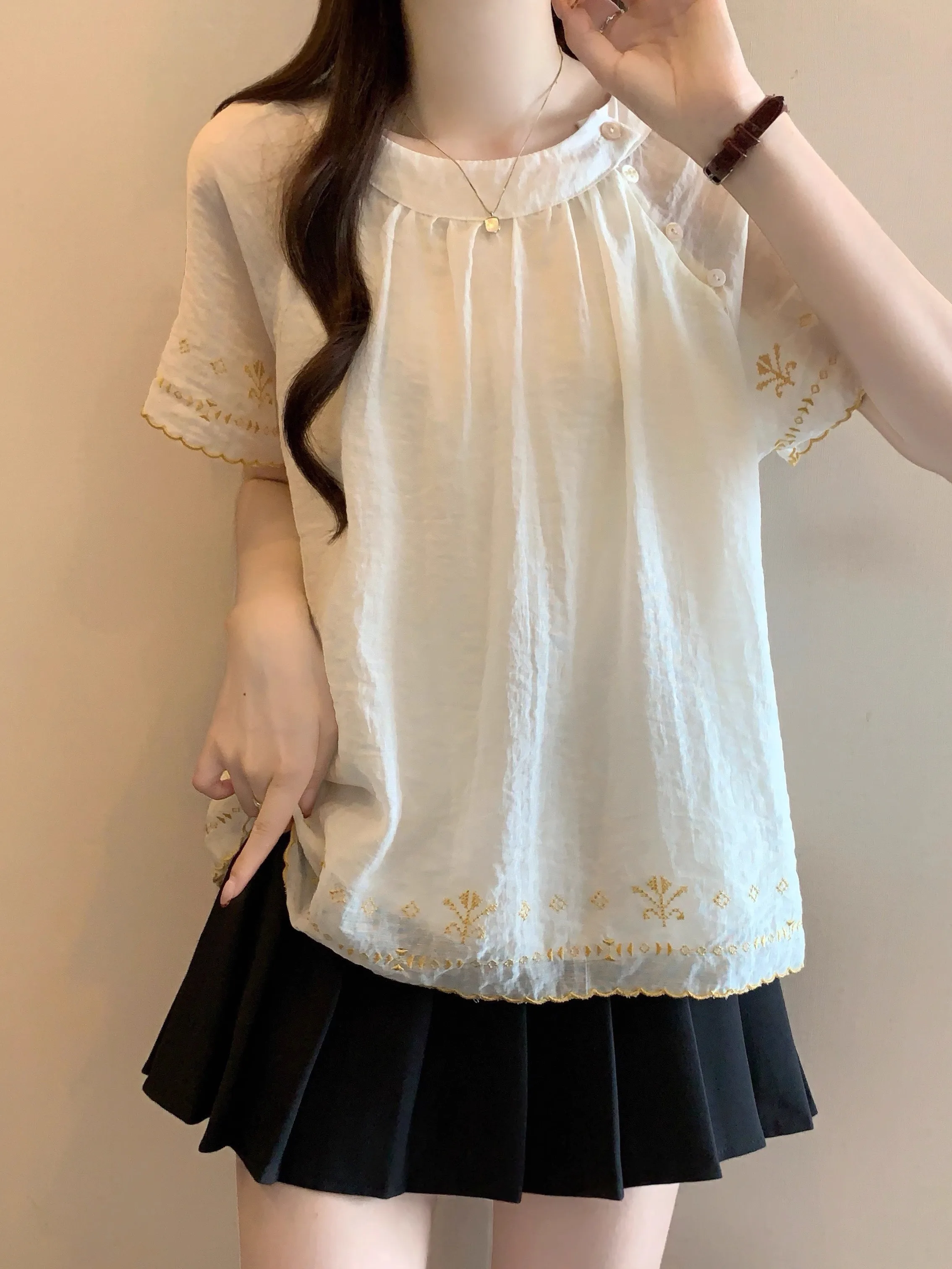 Unique Beautiful Embroidery Chiffon Short Sleeve Shirt Women Summer plus Size Doll Top Korean Style Loose Fit round Neck
Unique Beautiful Embroidery Chiffon Short Sleeve Shirt Women Summer plus Size Doll Top Korean Style Loose Fit round Neck